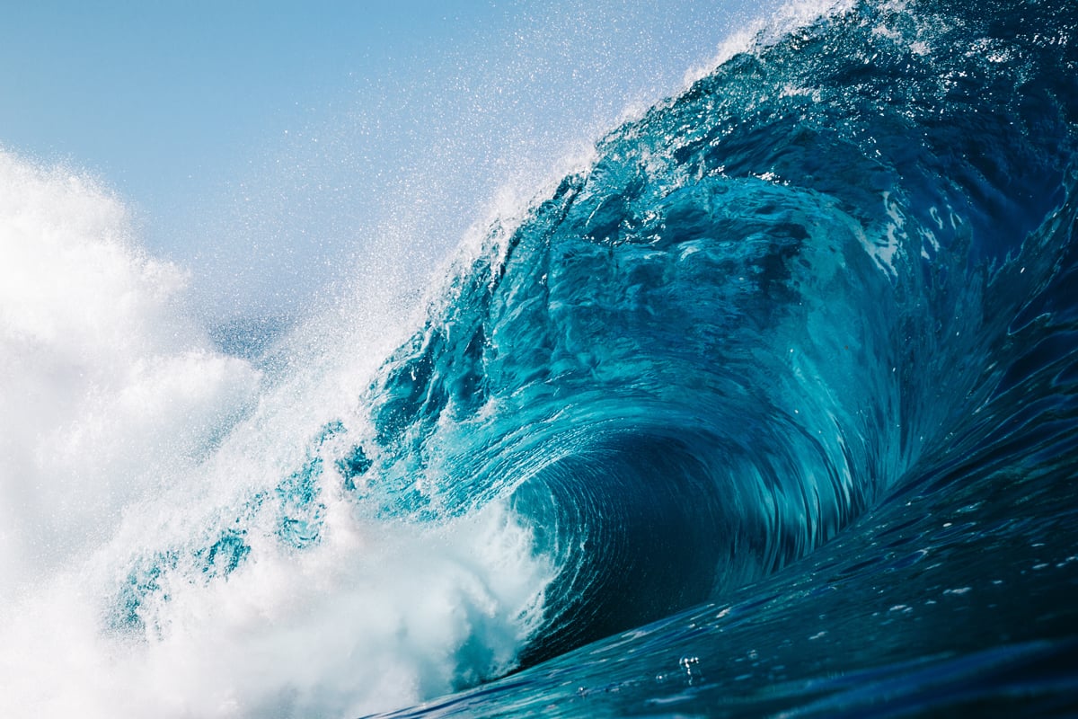 Huge-Wave-Crashing